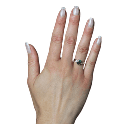 Bague Solitaire en or blanc, opale et diamants - Castafiore