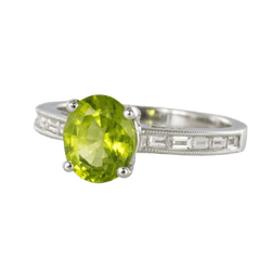 Bague Solitaire en or blanc, péridot et diamants - Castafiore