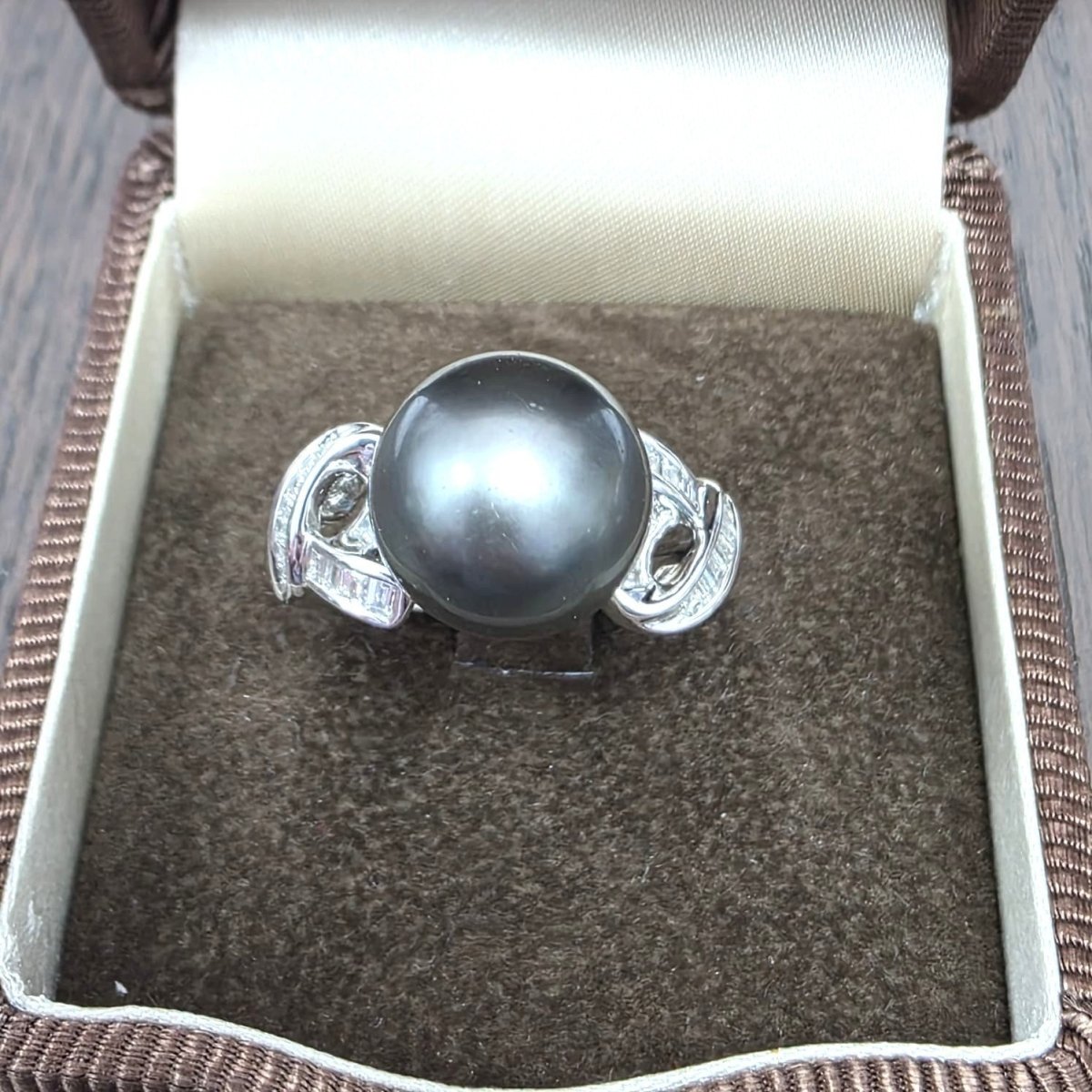 Bague Solitaire en or blanc, perle et diamants - Castafiore