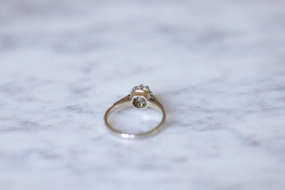 Bague solitaire en or blanc, platine, et diamant - Castafiore
