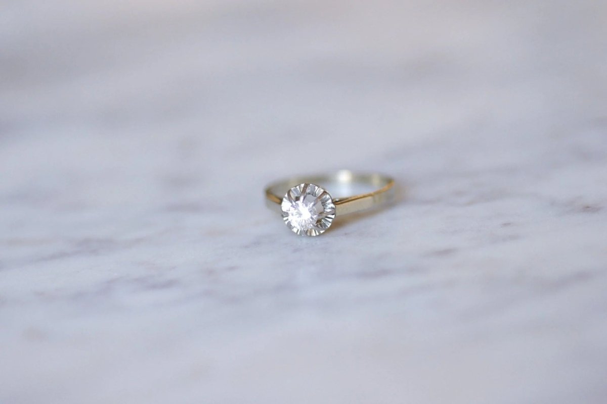 Bague solitaire en or blanc, platine, et diamant - Castafiore