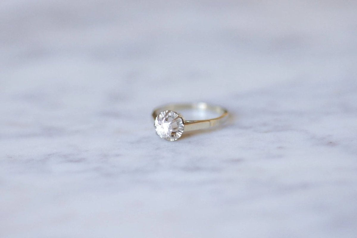 Bague solitaire en or blanc, platine, et diamant - Castafiore