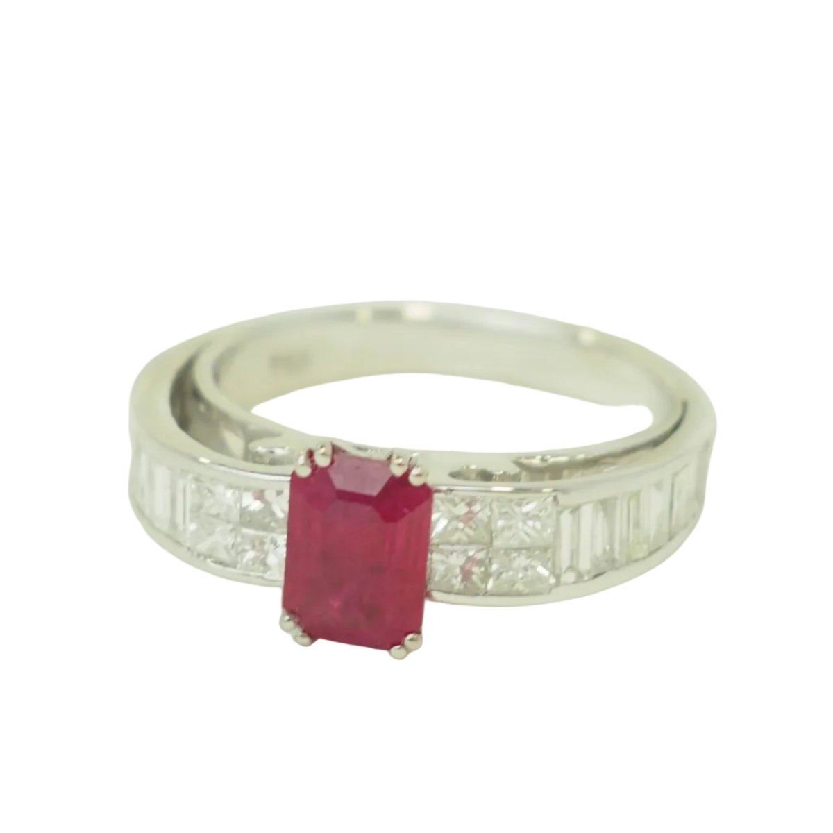 Bague Solitaire en or blanc, rubis et diamants - Castafiore