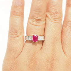 Bague Solitaire en or blanc, rubis et diamants - Castafiore