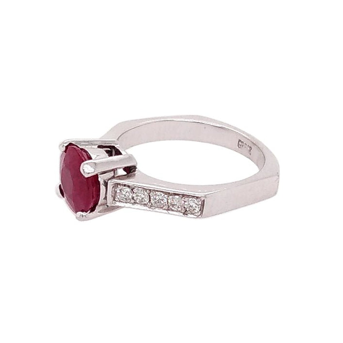 Bague Solitaire en or blanc, rubis, et diamants - Castafiore