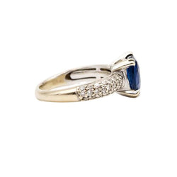 Bague Solitaire en or blanc, saphir et diamants - Castafiore