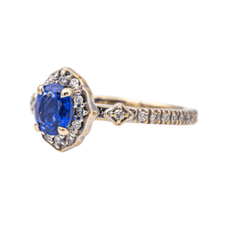 Bague Solitaire en or blanc, saphir et diamants - Castafiore