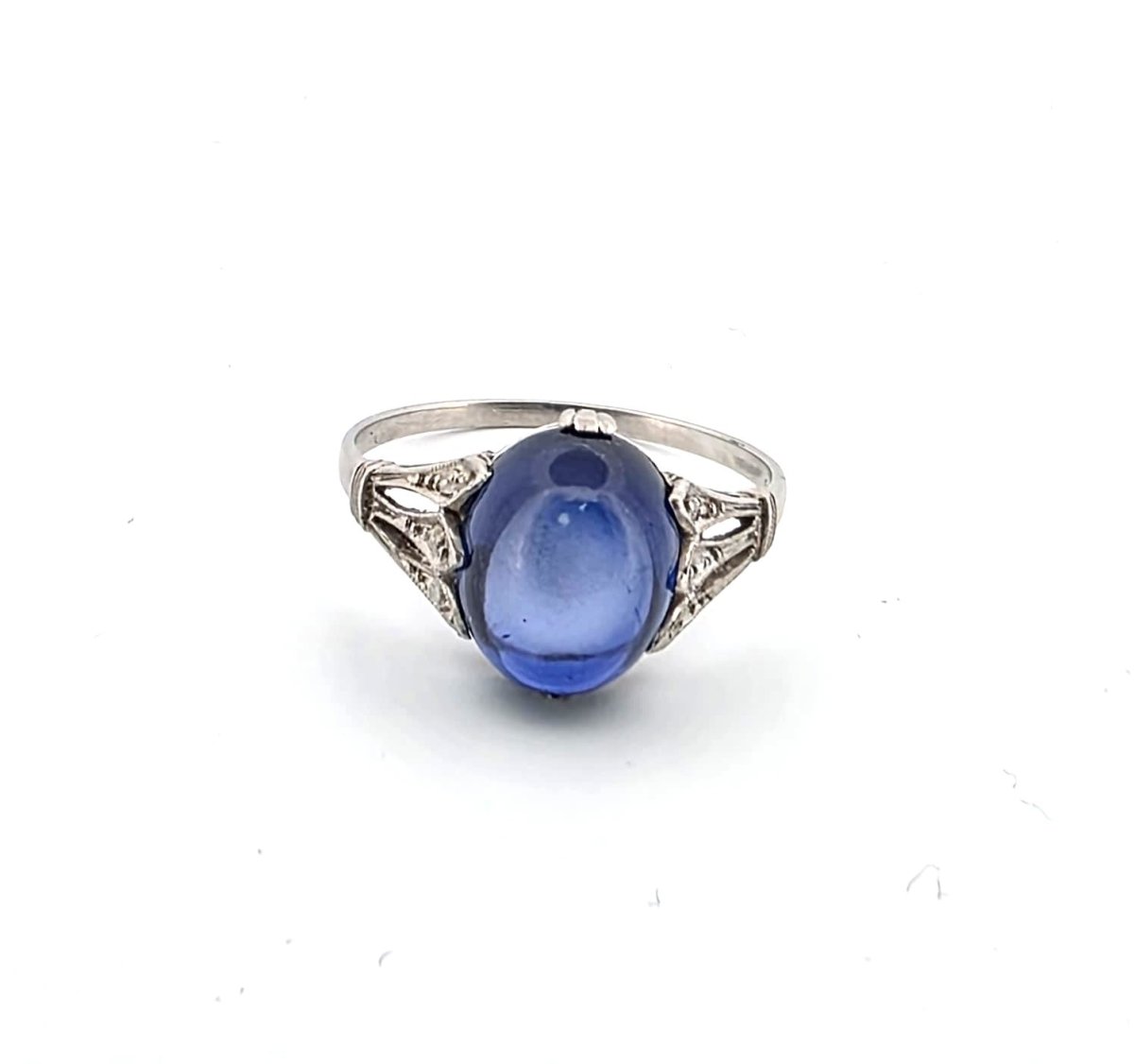Bague Solitaire en or blanc, saphir et diamants - Castafiore