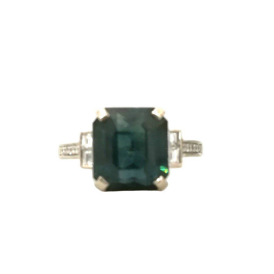 Bague Solitaire en or blanc, saphir, et diamants - Castafiore