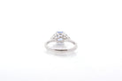 Bague Solitaire en or blanc, saphir, et diamants - Castafiore