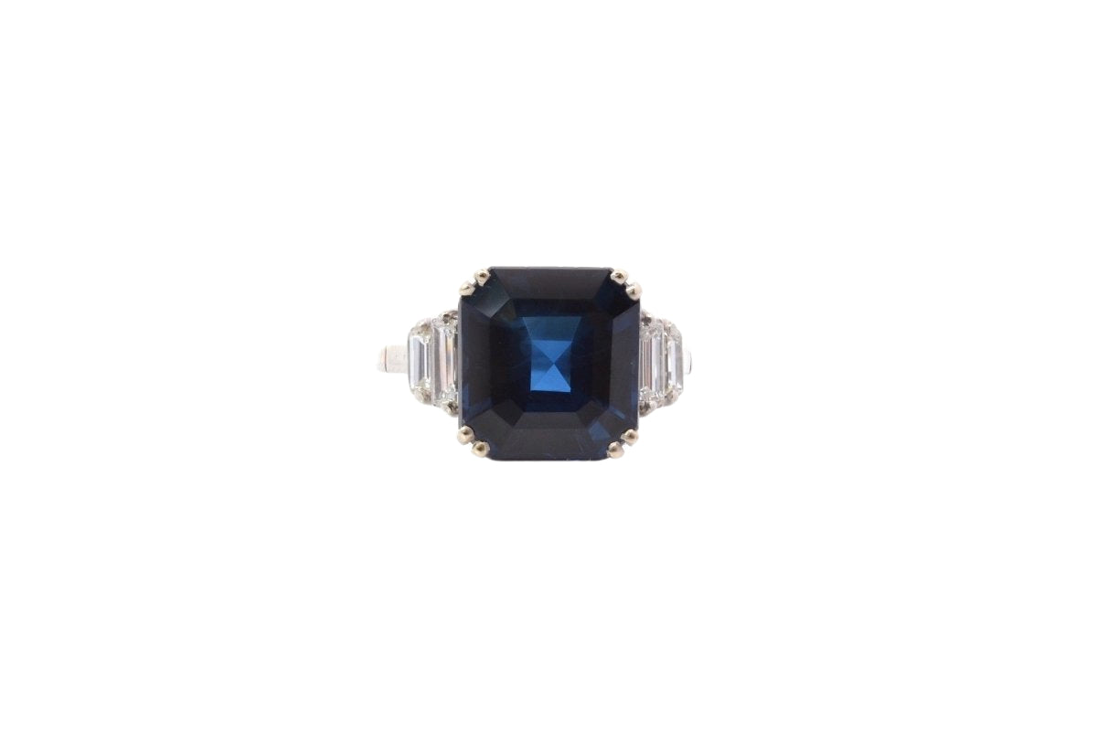 Bague Solitaire en or blanc, saphir, et diamants - Castafiore
