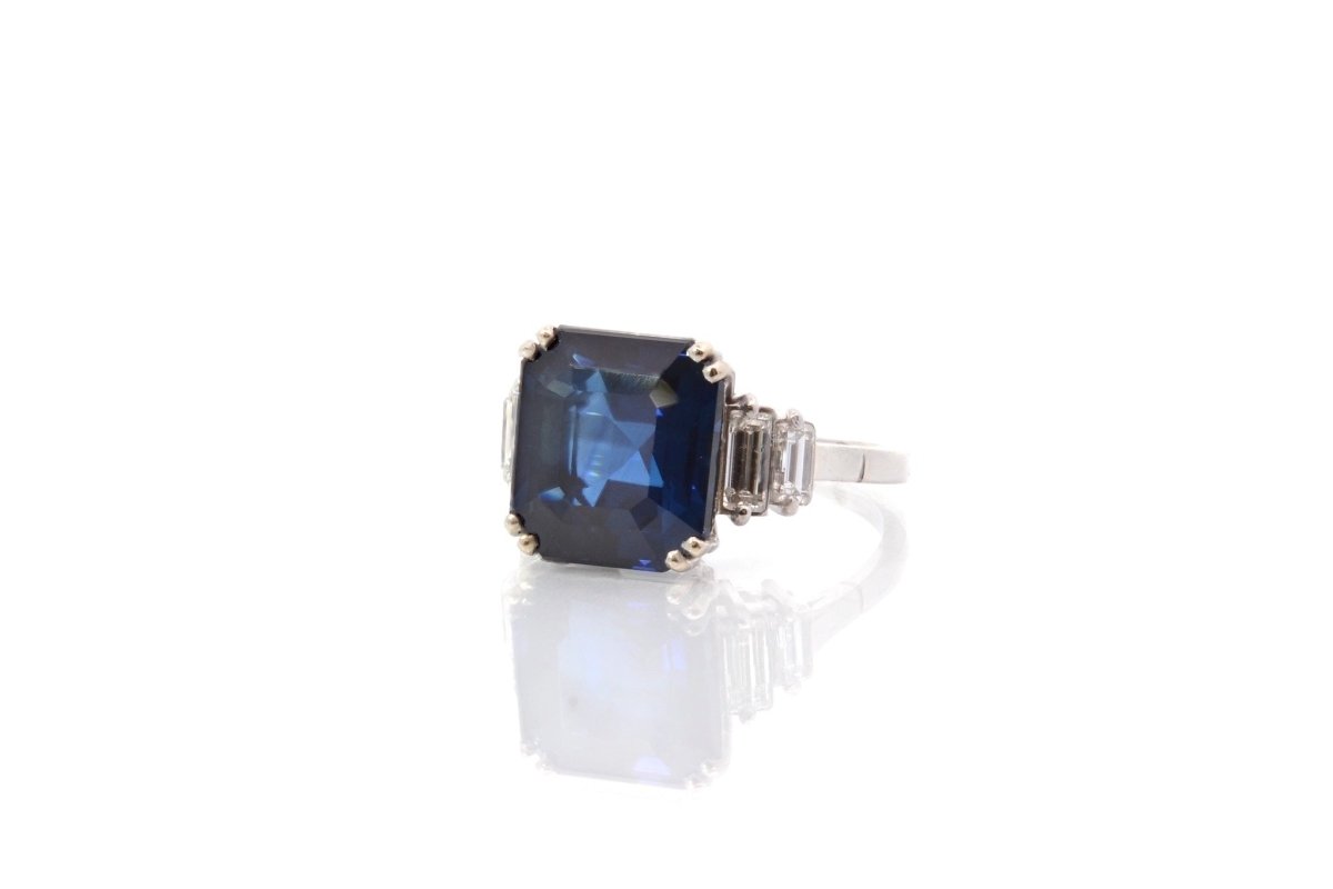 Bague Solitaire en or blanc, saphir, et diamants - Castafiore