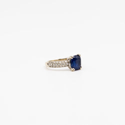Bague Solitaire en or blanc, saphir et diamants - Castafiore
