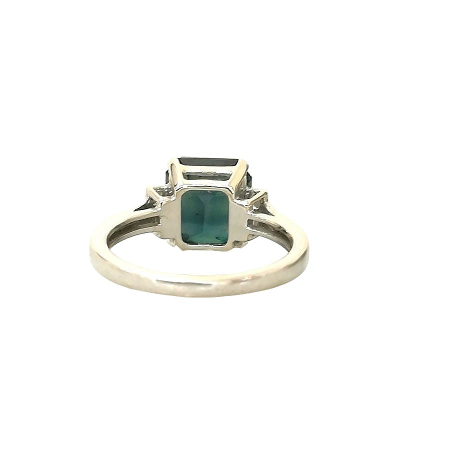 Bague Solitaire en or blanc, saphir, et diamants - Castafiore