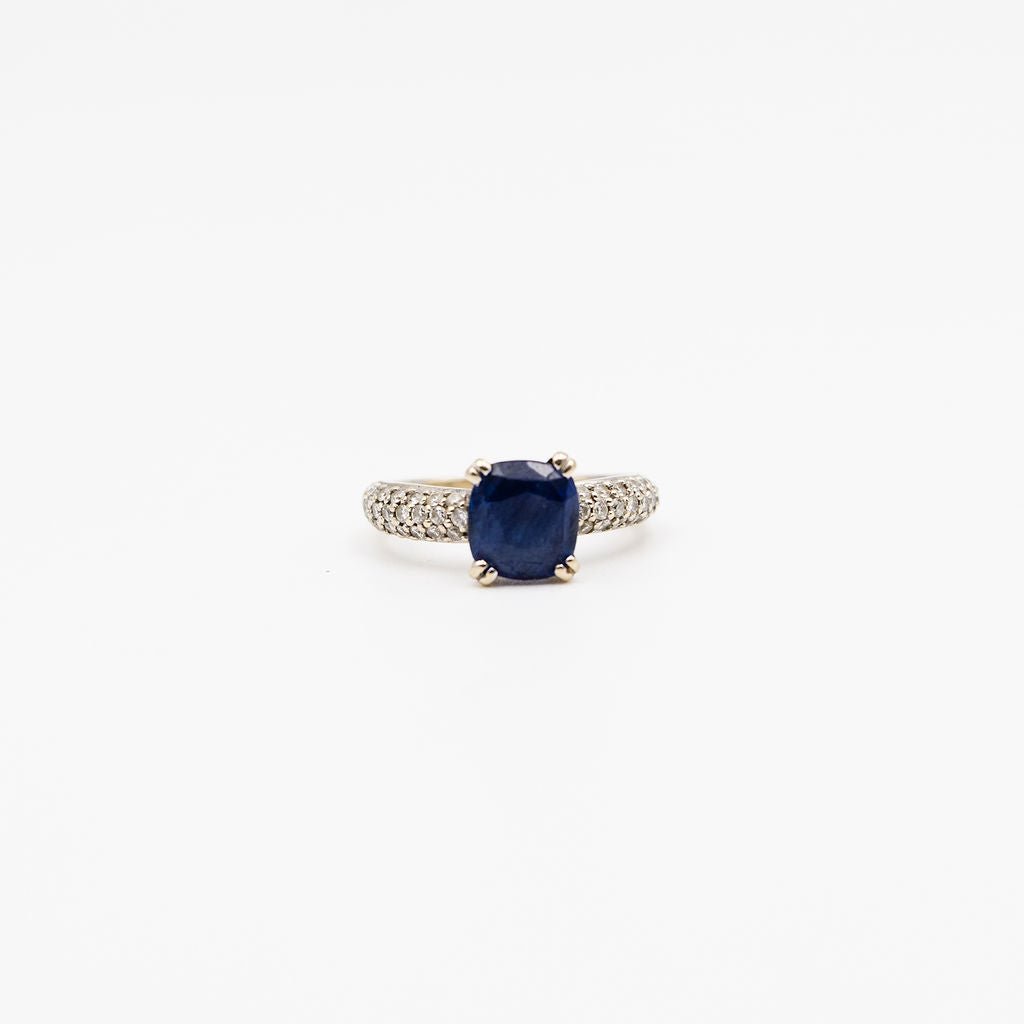 Bague Solitaire en or blanc, saphir et diamants - Castafiore