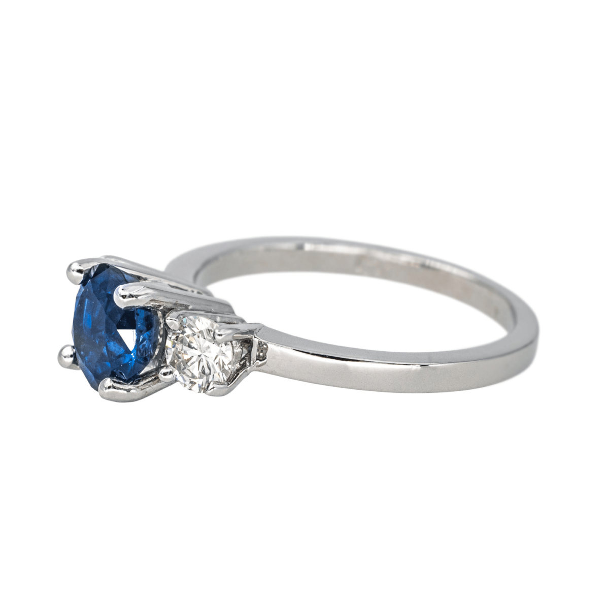 Bague Solitaire en or blanc, saphir et diamants - Castafiore