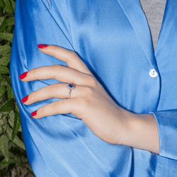 Bague Solitaire en or blanc, saphir et diamants - Castafiore