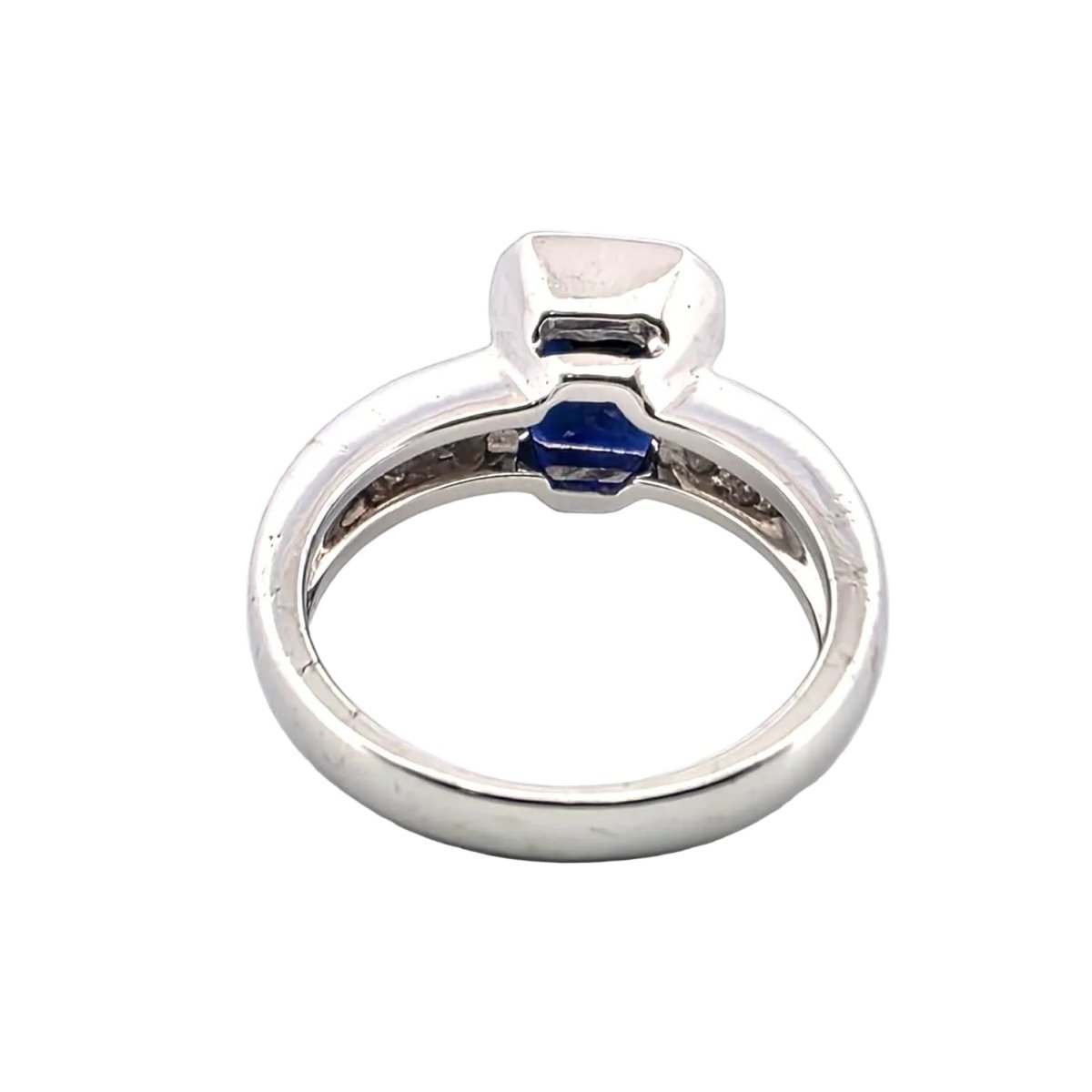 Bague Solitaire en or blanc, saphir et diamants - Castafiore