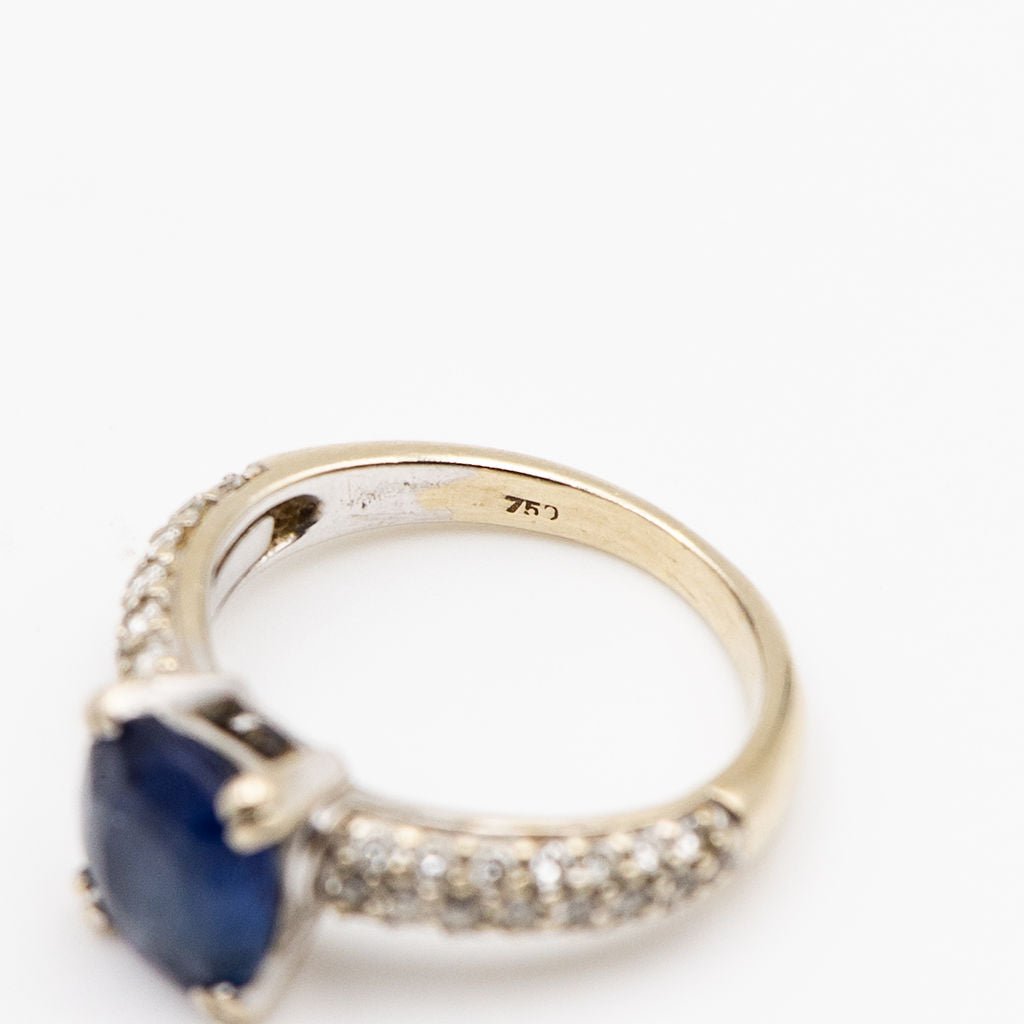 Bague Solitaire en or blanc, saphir et diamants - Castafiore