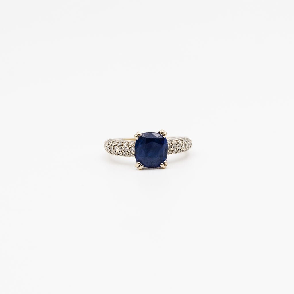 Bague Solitaire en or blanc, saphir et diamants - Castafiore