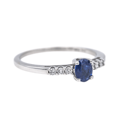 Bague Solitaire en or blanc, saphir et diamants - Castafiore