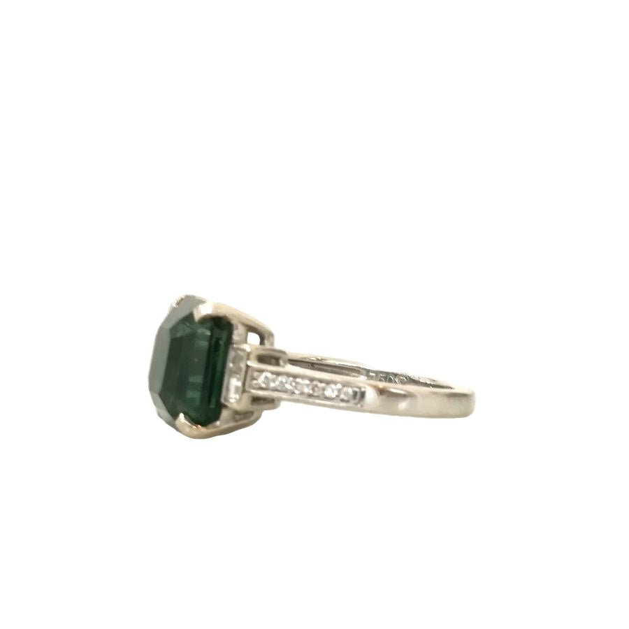 Bague Solitaire en or blanc, saphir, et diamants - Castafiore