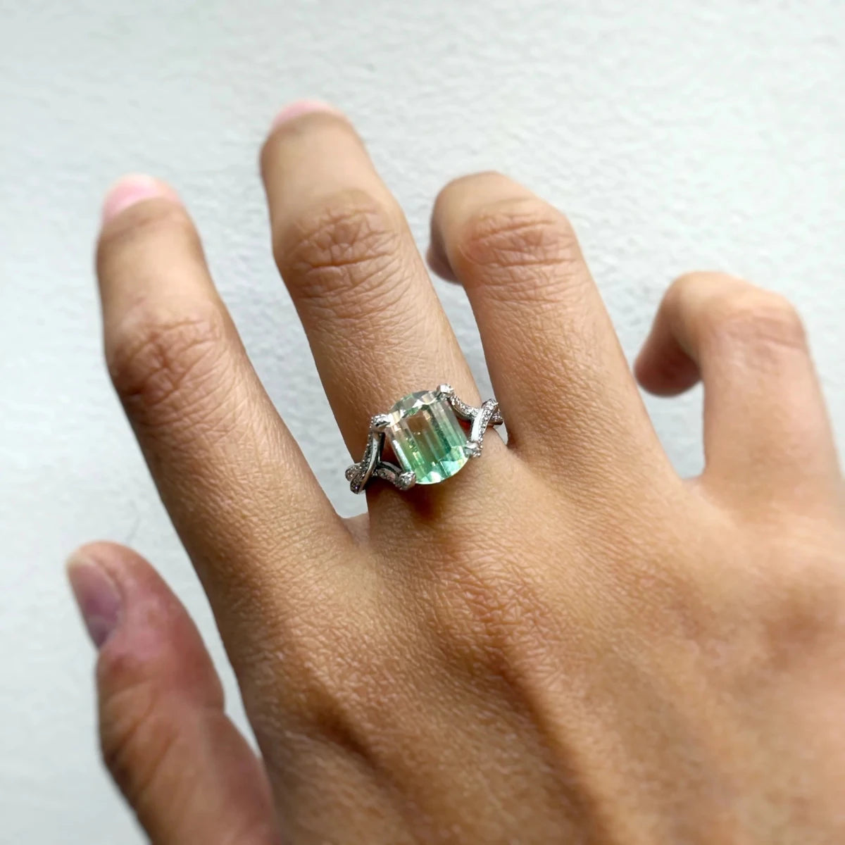 Bague Solitaire en or blanc, tourmaline et diamants - Castafiore