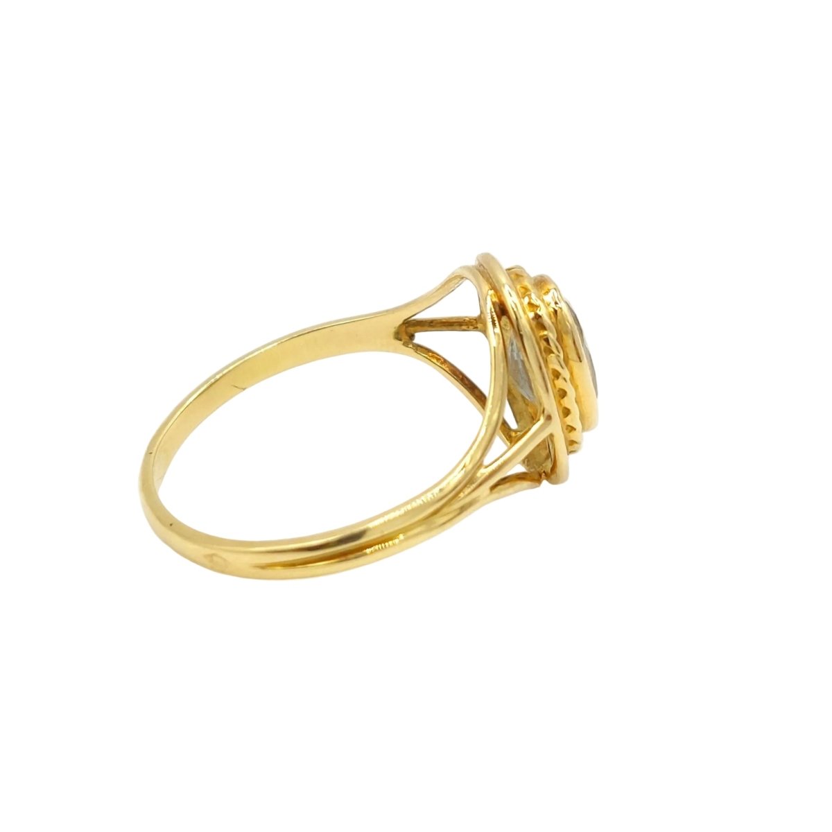 Bague Solitaire en or jaune et aigue - marine - Castafiore