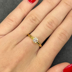 Bague Solitaire en or jaune et diamant - Castafiore