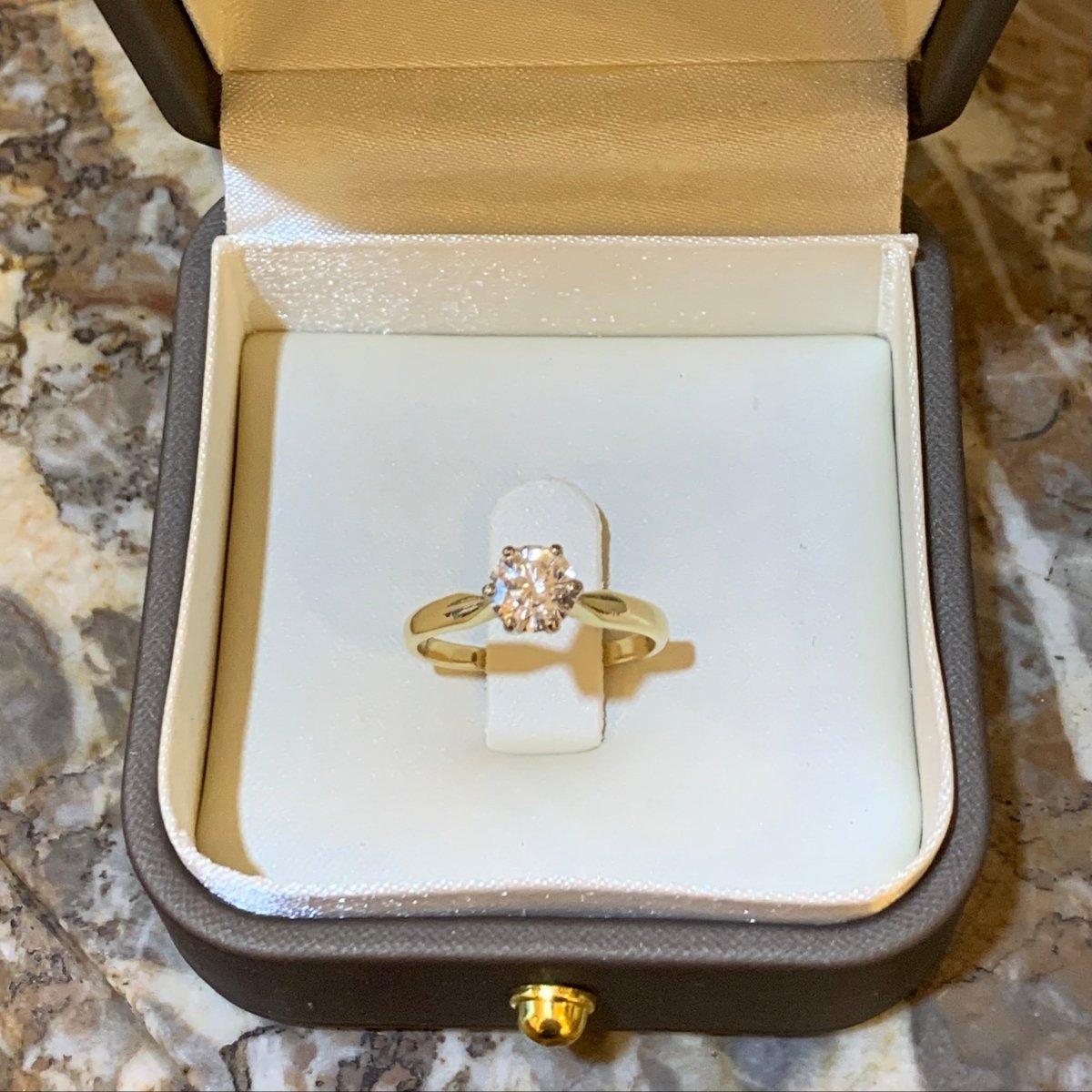 Bague Solitaire en or jaune et diamant - Castafiore