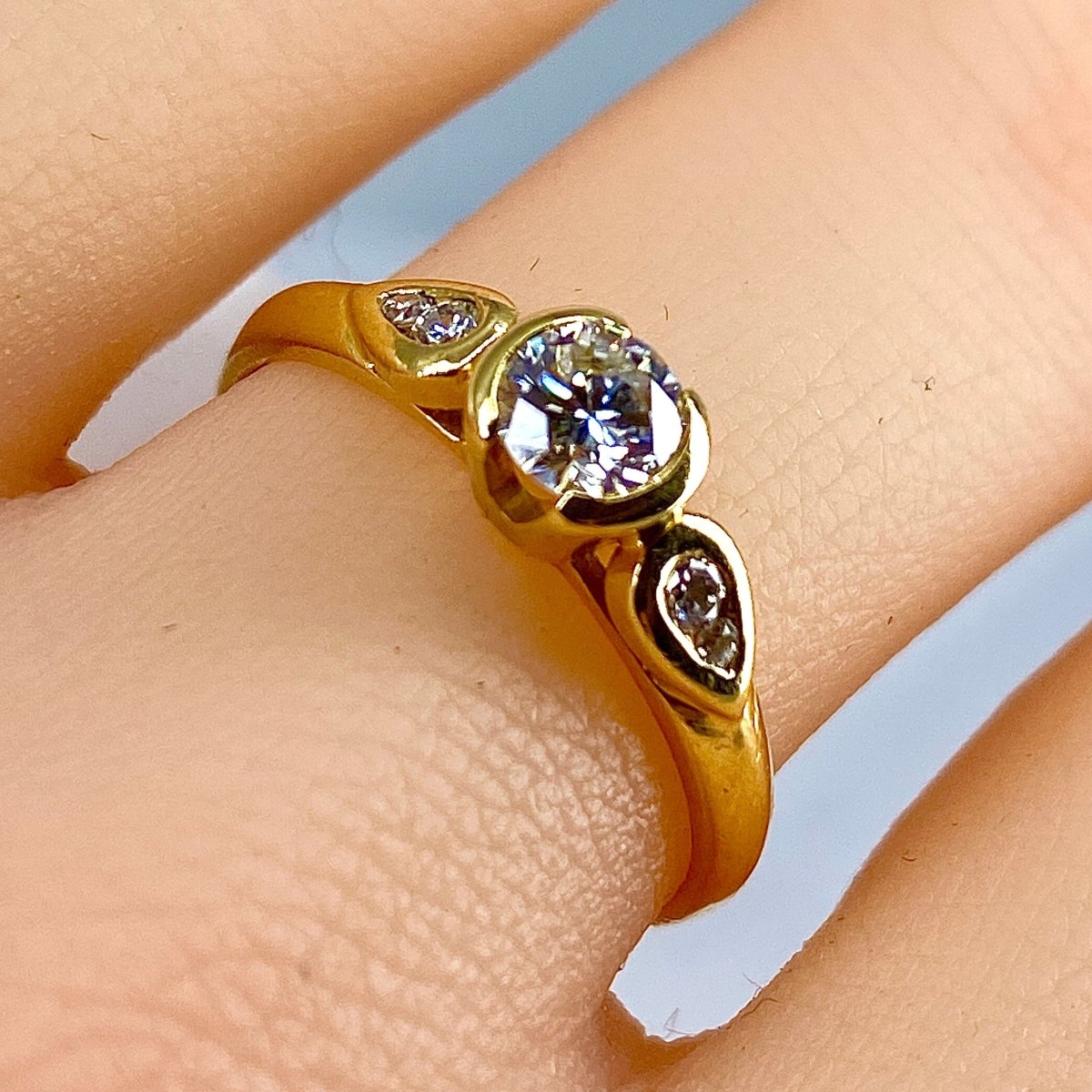 Bague Solitaire en or jaune et diamants - Castafiore