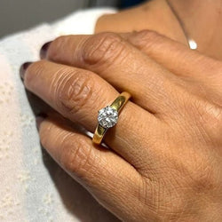 Bague Solitaire en or jaune et diamants - Castafiore