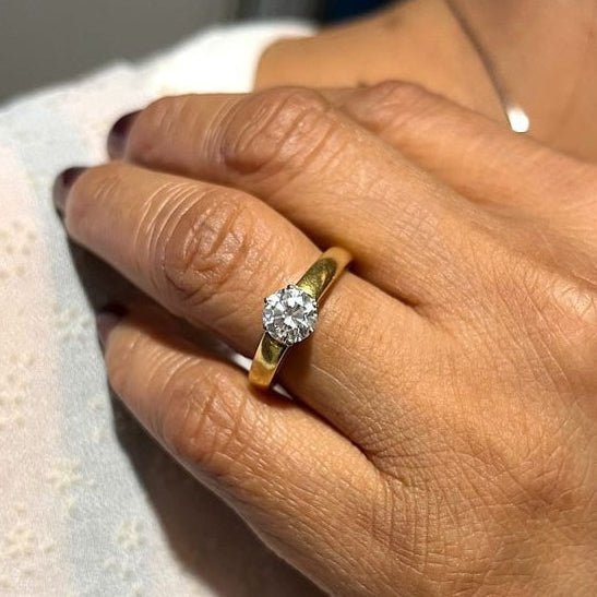 Bague Solitaire en or jaune et diamants - Castafiore