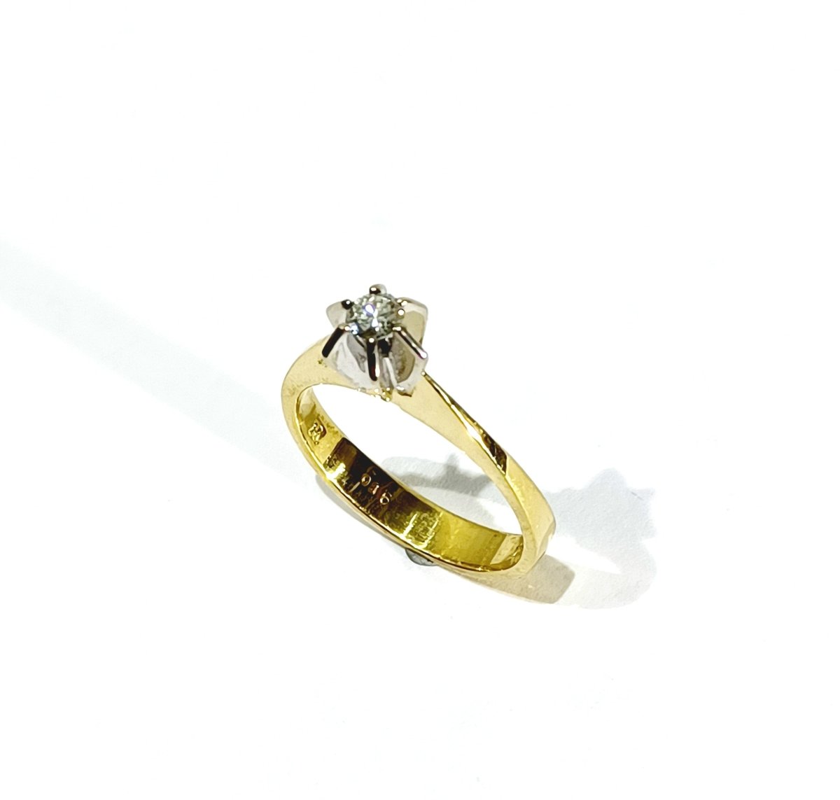 Bague Solitaire en or jaune et diamants - Castafiore