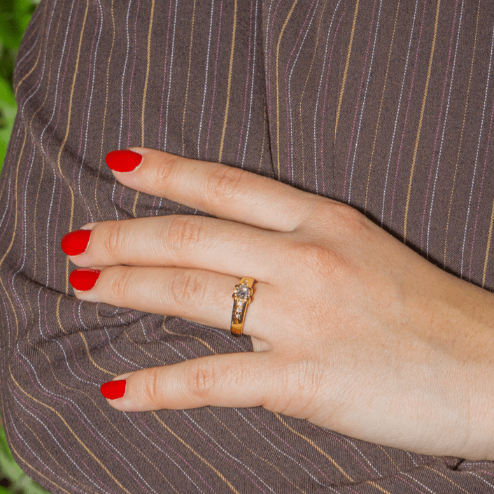 Bague Solitaire en or jaune et diamants - Castafiore