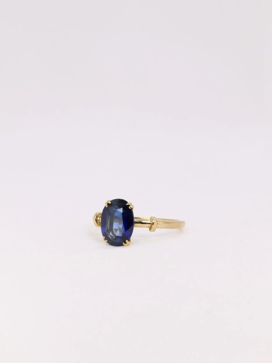 Bague Solitaire en or jaune et saphir - Castafiore
