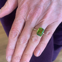 Bague Solitaire en or jaune, péridot et diamants - Castafiore