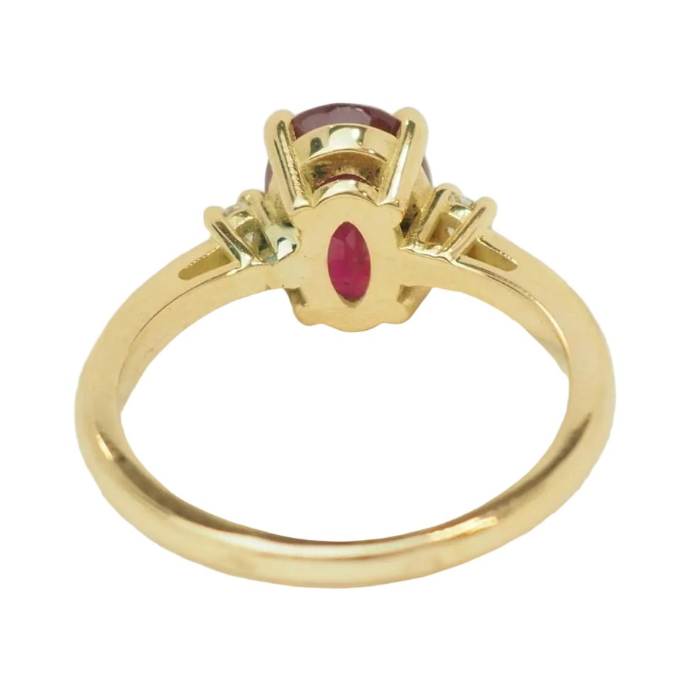 Bague Solitaire en or jaune, rubis et diamants - Castafiore