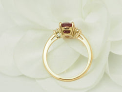 Bague Solitaire en or jaune, rubis et diamants - Castafiore