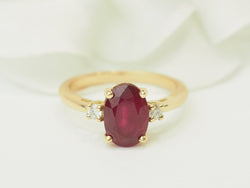 Bague Solitaire en or jaune, rubis et diamants - Castafiore