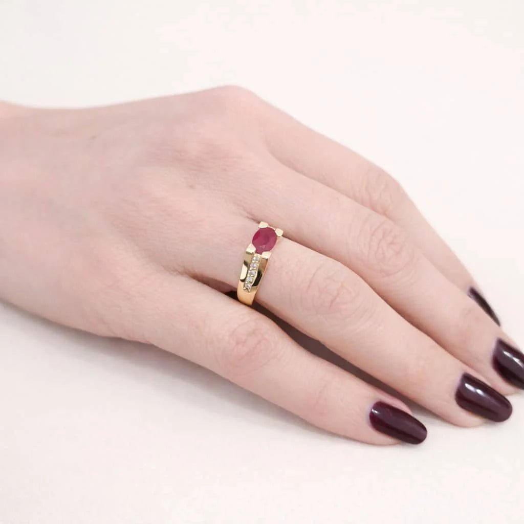 Bague Solitaire en or jaune, rubis et diamants - Castafiore