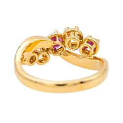 Bague Solitaire en or jaune, rubis et diamants - Castafiore
