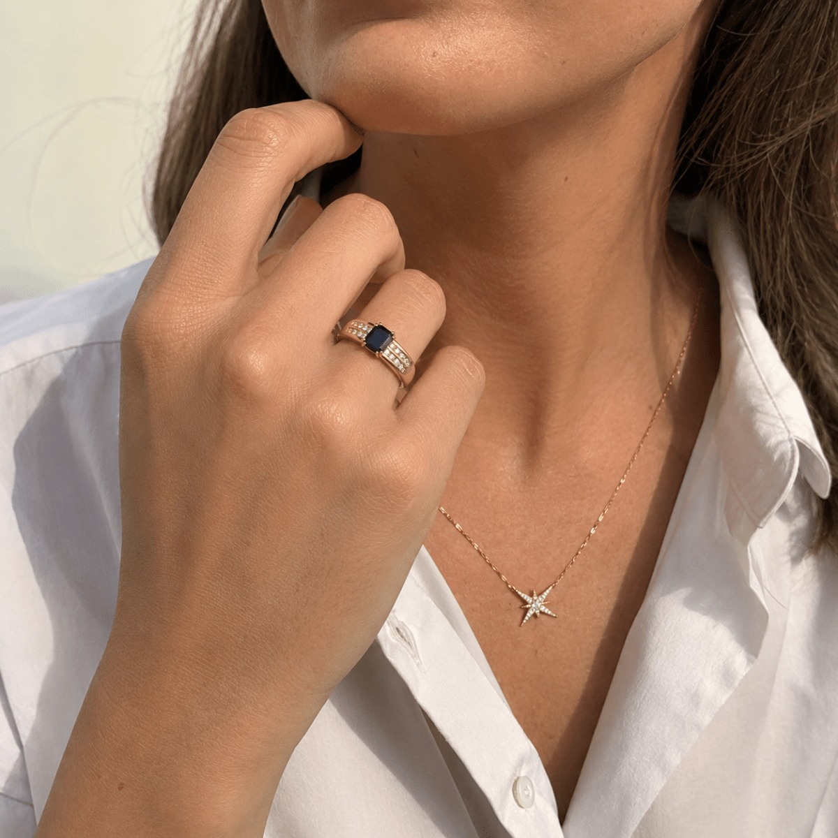 Bague Solitaire en or jaune, saphir et diamants - Castafiore