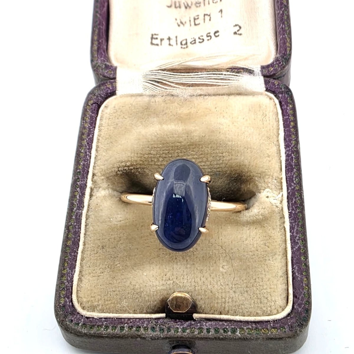 Bague Solitaire en or jaune, saphir et diamants - Castafiore