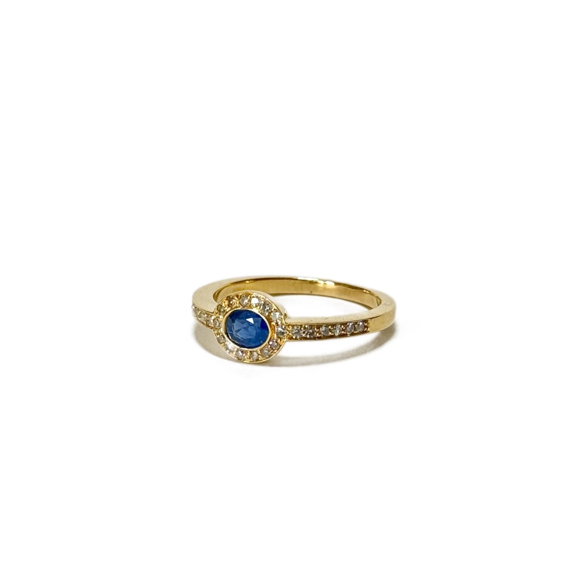 Bague Solitaire en or jaune, saphir et diamants - Castafiore