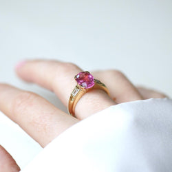 Bague Solitaire en or jaune, tourmaline rose, et diamant - Castafiore