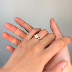 Bague Solitaire en platine, perle, et diamants - Castafiore