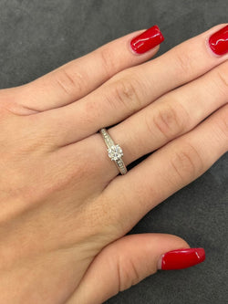 Bague solitaire or blanc et diamants 0,80 ct - Castafiore