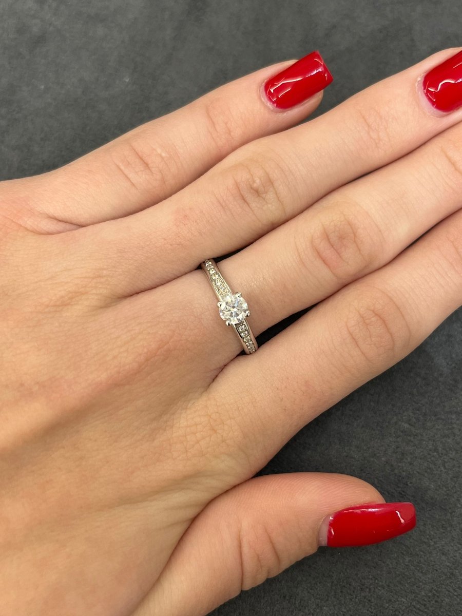 Bague solitaire or blanc et diamants 0,80 ct - Castafiore