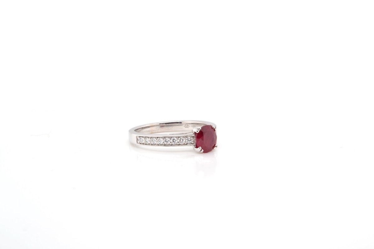 Bague solitaire rubis diamants en or blanc 18k - Castafiore